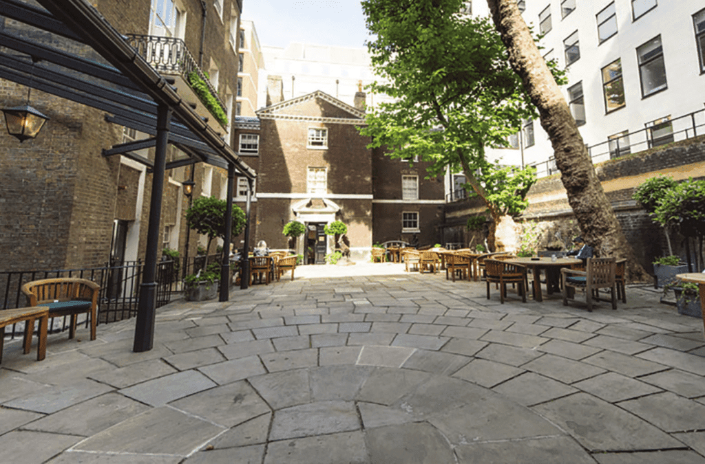 In and Out Club Courtyard, photo 3