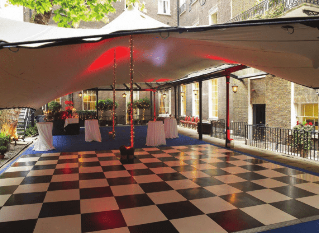 In and Out Club Courtyard, photo 6