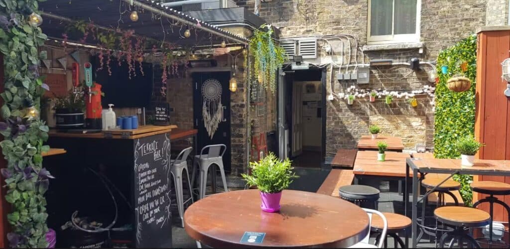 Roof Terrace at The Prince of Wales Feathers, photo 3