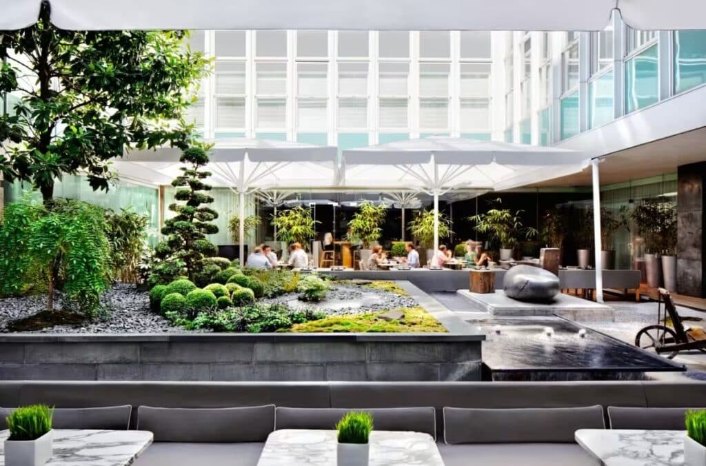 Courtyard at Sanderson London, photo 5