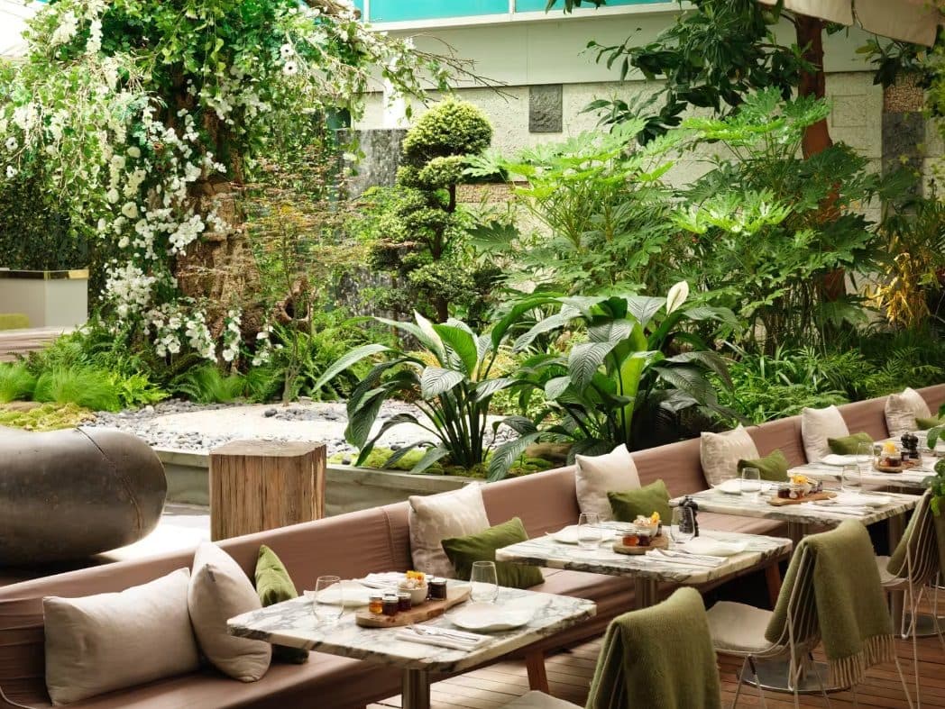 Courtyard at Sanderson London, photo 2
