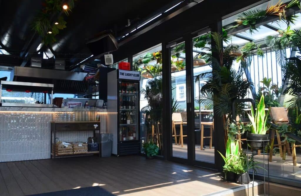 The Lucky Club Botanical Balcony & Bar, photo 3