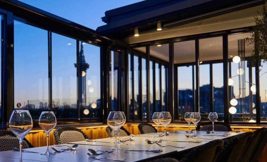 Trafalgar St James The Rooftop Room, photo 6