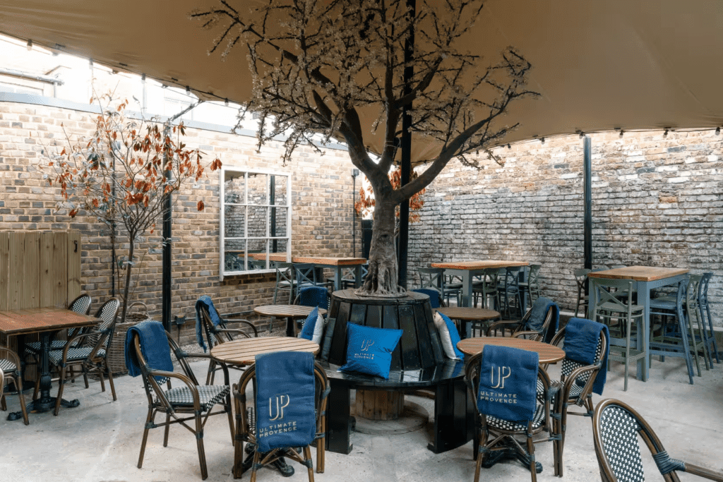 The Lillie Yard at The Lillie Langtry, photo 4