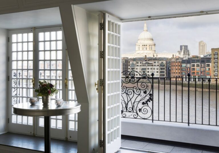 Balcony Room Swan Shakespeares Globe London Summer Party