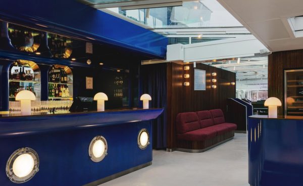Glass-Room-Boat-Summer-Party-Venue-4.jpg